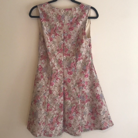 Beautiful Floral Dress! - Picture 3 of 3